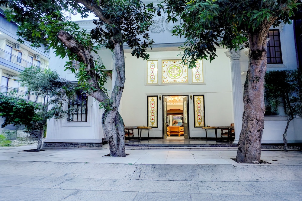 Hotel O Stasiun Cirebon Kejaksan Near Alun Alun Cirebon Formerly Family Homestay in Cirebon, Indonesia