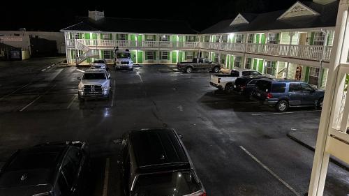 Key West Inn Chatsworth - photo 4