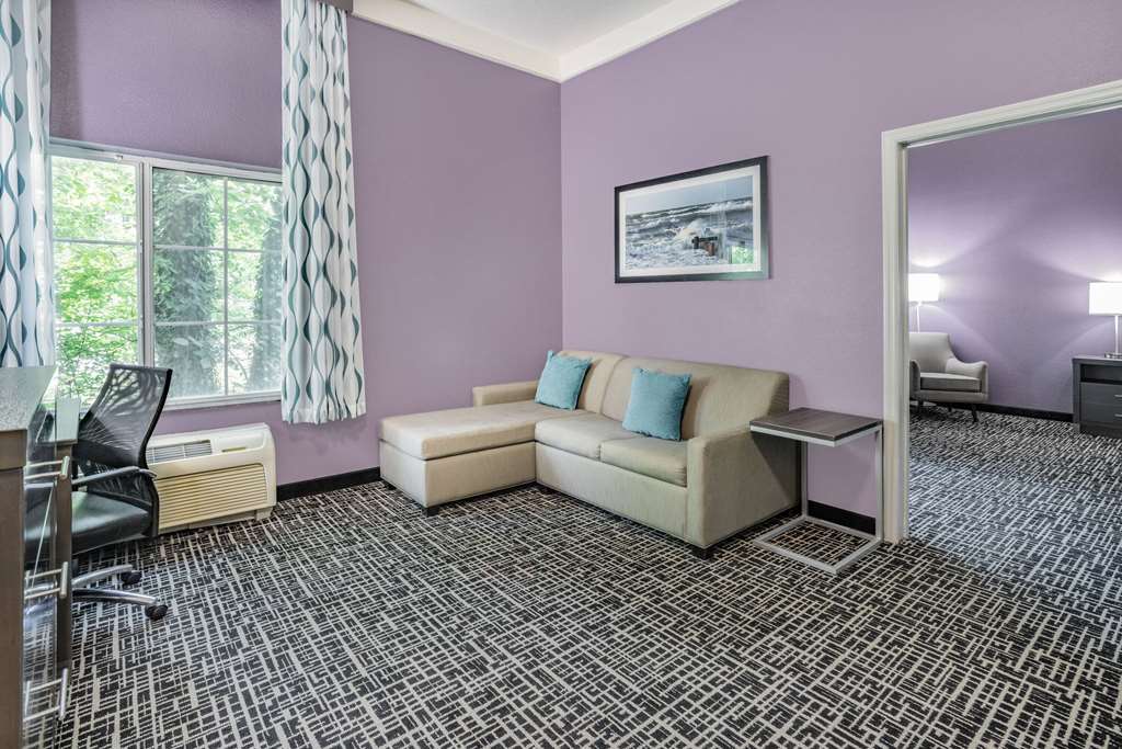 La Quinta Inn & Suites by Wyndham Norfolk - photo 26