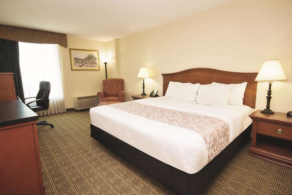 La Quinta Inn Suites Downtown Conference Center - photo 12