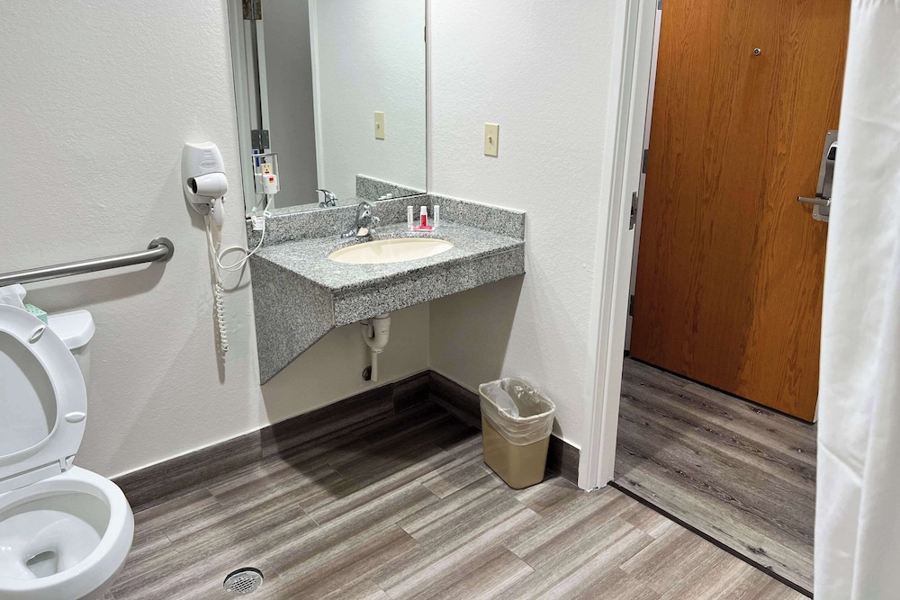 Econo Lodge Beaumont I 10 South - photo 10