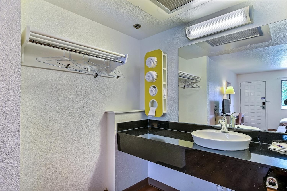 Super 8 by Wyndham Livermore - photo 14