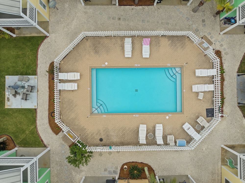 Sago by the Sea: 2 bed 2.5 bath Retreat Steps From the Beach Sleeps 7 - photo 19
