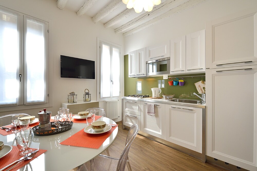 Ca' d'Oro Cozy Suite by Wonderful Italy — 4-Star Luxury Hotel in Venice, Italy