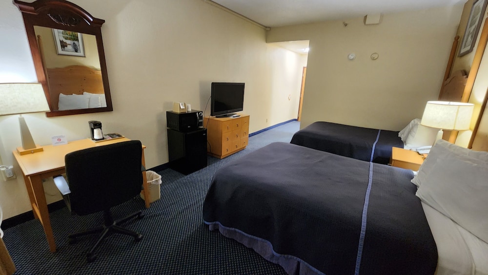 Katahdin Inn & Suites - photo 12