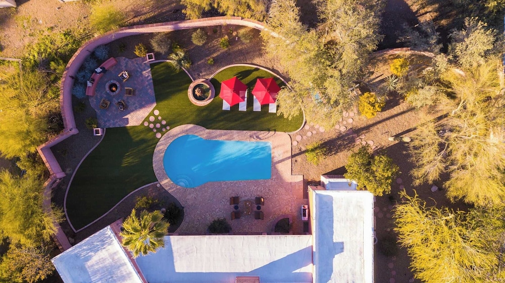 Charming 5BDR Hacienda w Pool Fire Pit Billiards La Casona by AvantStay - photo 46