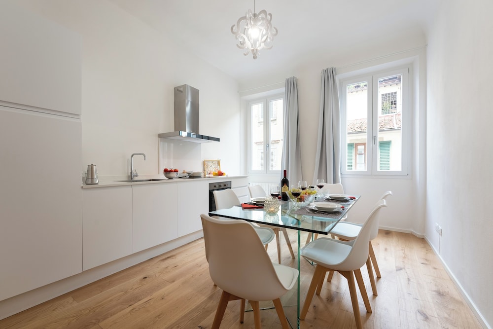 Accademia Flo Apartments — 4-Star Luxury Hotel in Florence, Italy