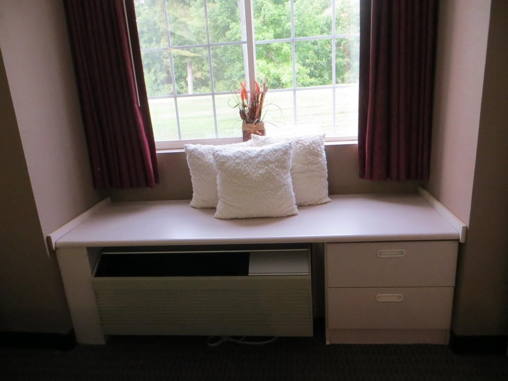 Patti's Inn & Suites - photo 11