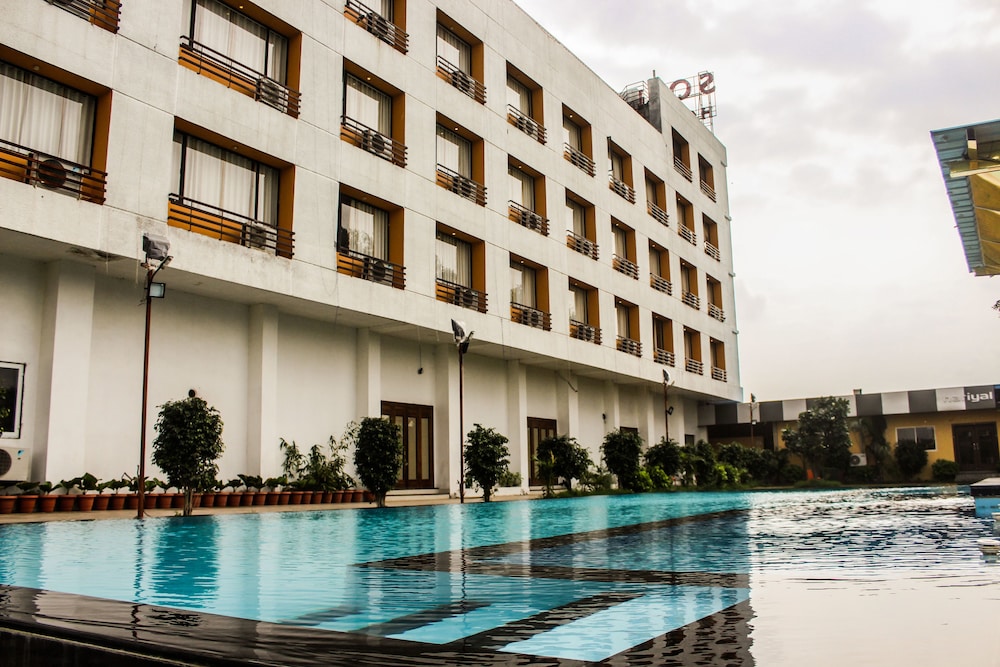 Solitaire Hotel & Resort - last minute hotel in Ujjain