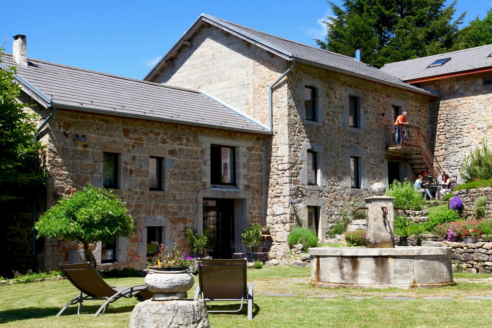 Moulin de Montabonnel - carbon neutral hotel in Le Chambon Sur Lignon