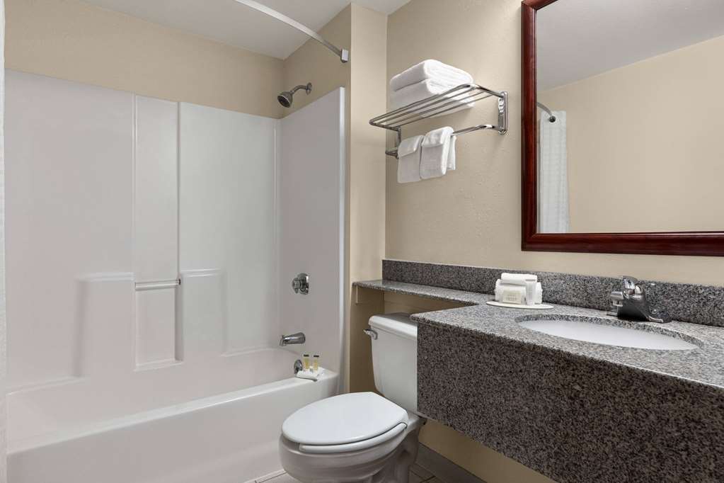 Super 8 by Wyndham Germantown Milwaukee - photo 25