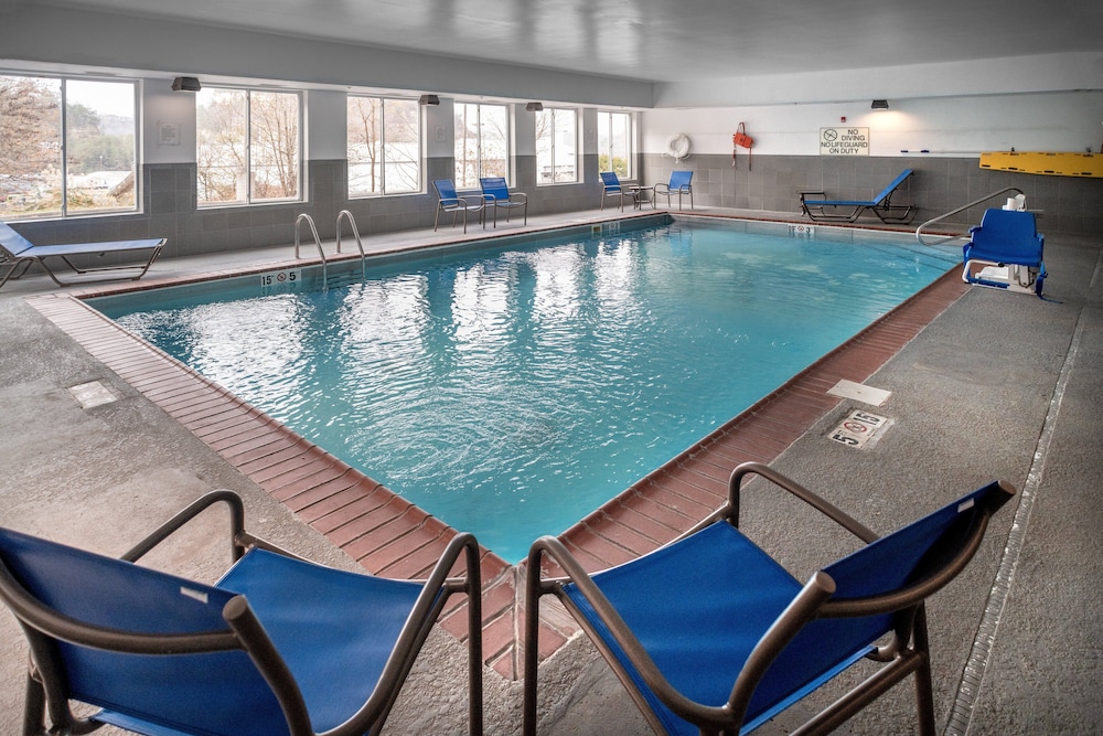 Holiday Inn Express Hotel & Suites Hazard by IHG - photo 35