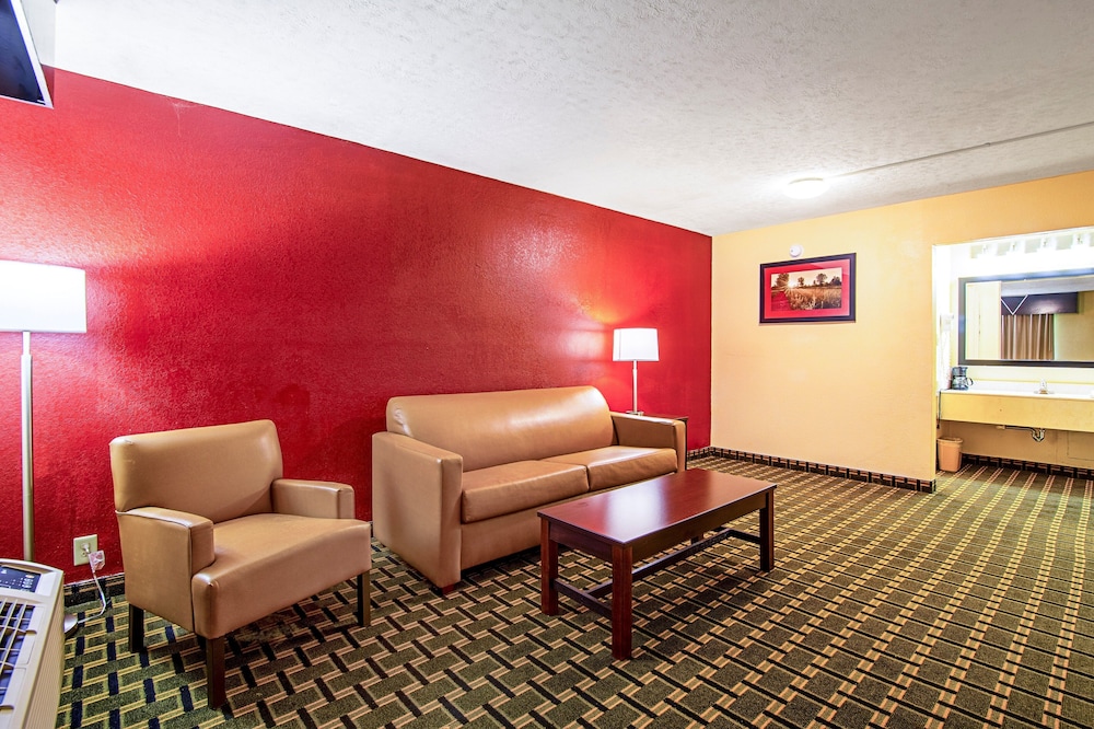 Red Roof Inn & Suites Greenwood SC - photo 9