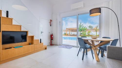 Blue Sky Villa By Lovelystay 21794529 — Corroios