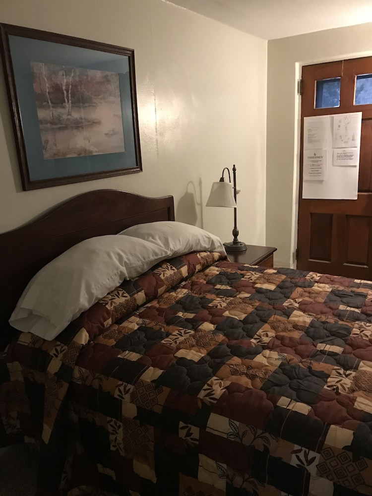 The Evergreen Motel - photo 20