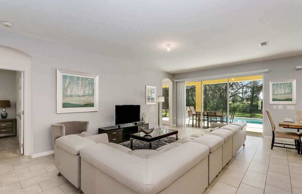Beautiful 9 bedroom pool home located in the Solterra Resort home - photo 33