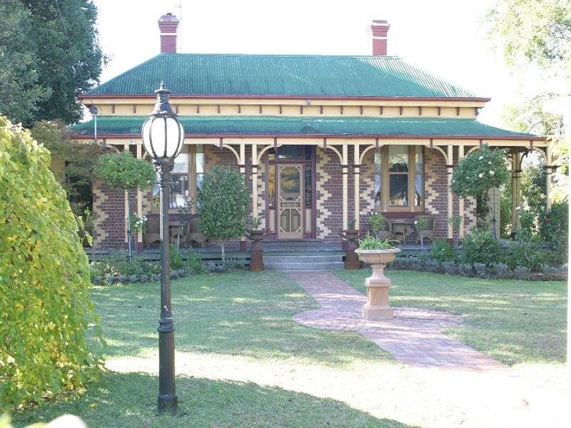Tara House Bed and Breakfast — 4-Star Luxury Hotel in Bairnsdale, Australia