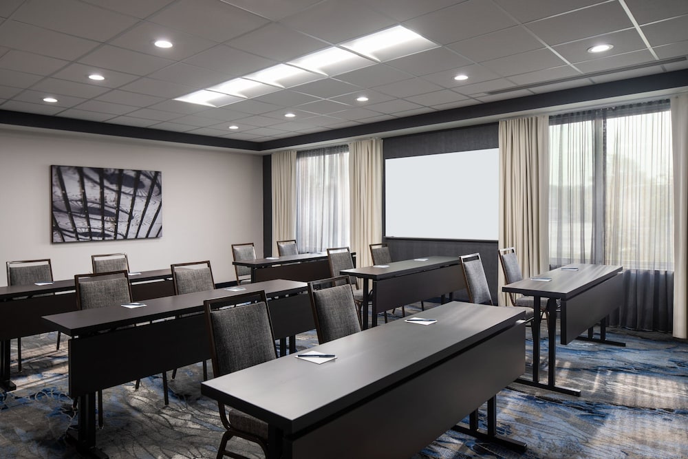 Fairfield Inn & Suites by Marriott Cleveland Tiedeman Road - photo 25