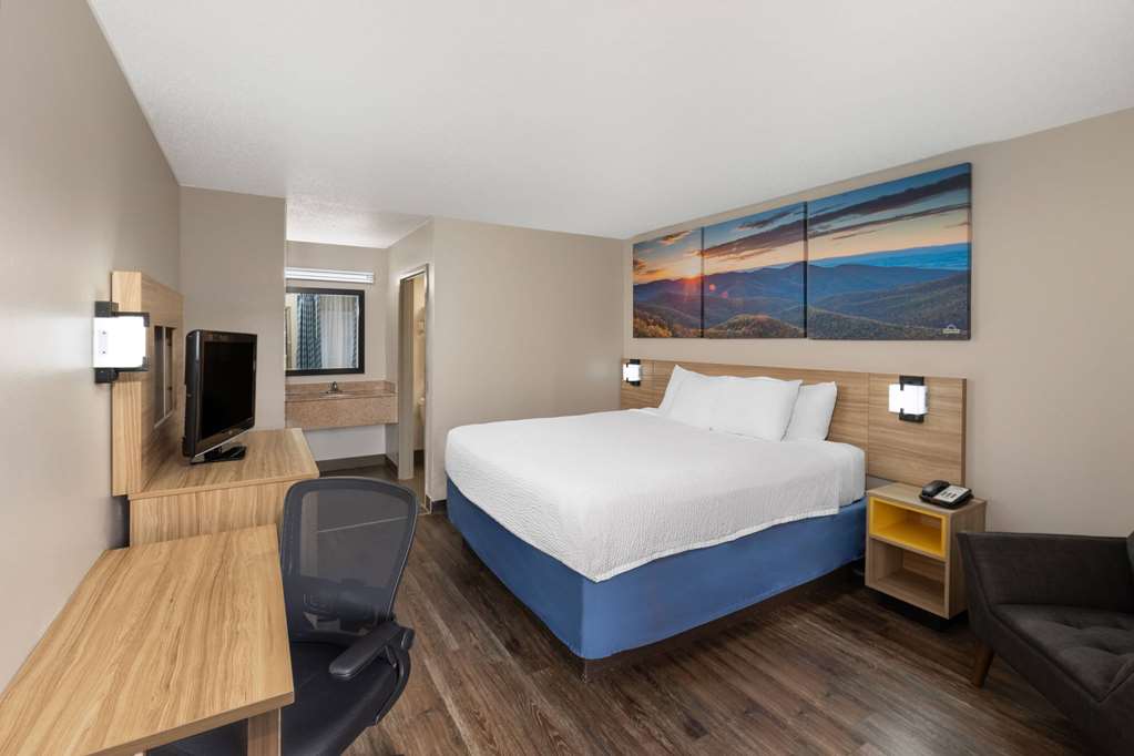 Days Inn by Wyndham Oak Grove Ft. Campbell - photo 6