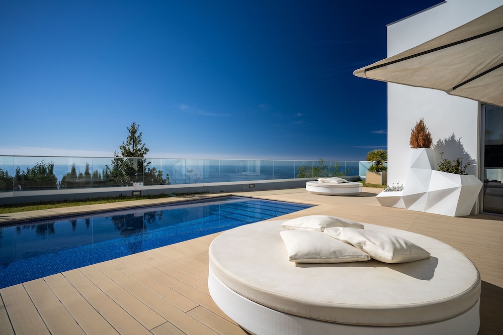 Villa Carlota — 5-Star Luxury Hotel in Canico, Portugal