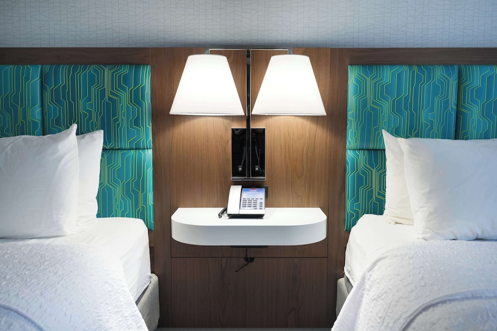 Hampton Inn & Suites Tulsa Central - photo 18
