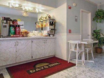 Memorial Inn and Suites - photo 5