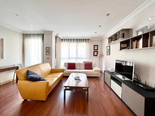Housingleón Centro Colón — 4-Star Luxury Hotel in Leon, Spain
