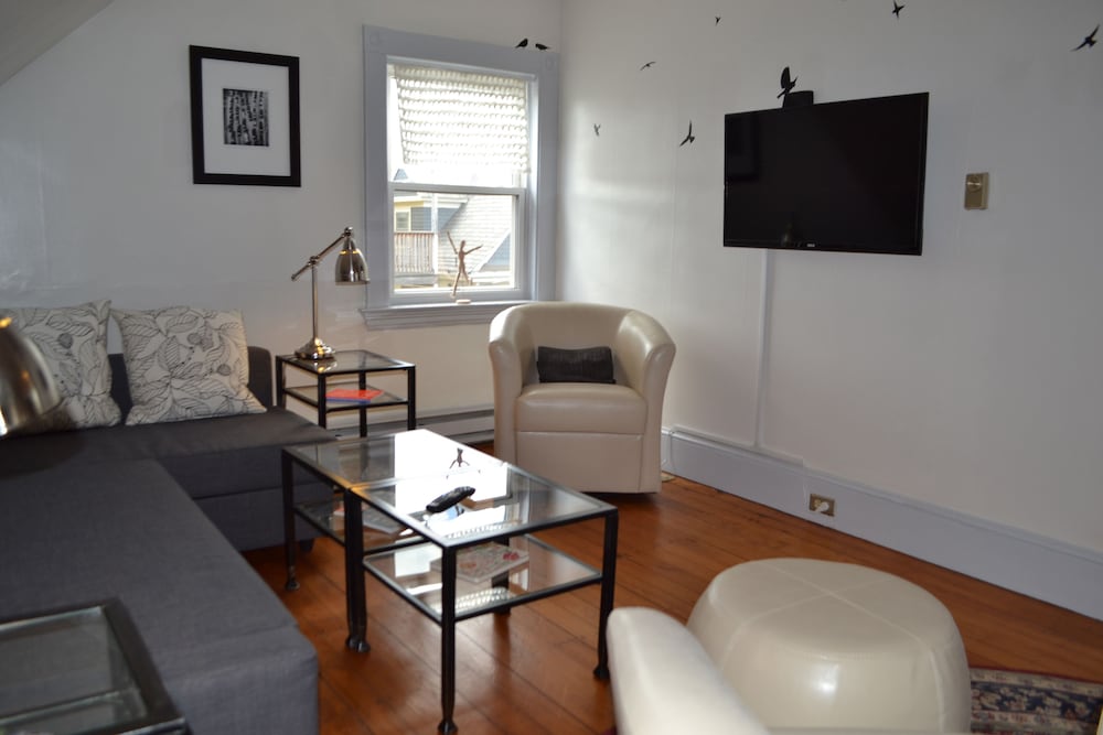 Allston Red House — 4-Star Luxury Hotel in Boston, United States