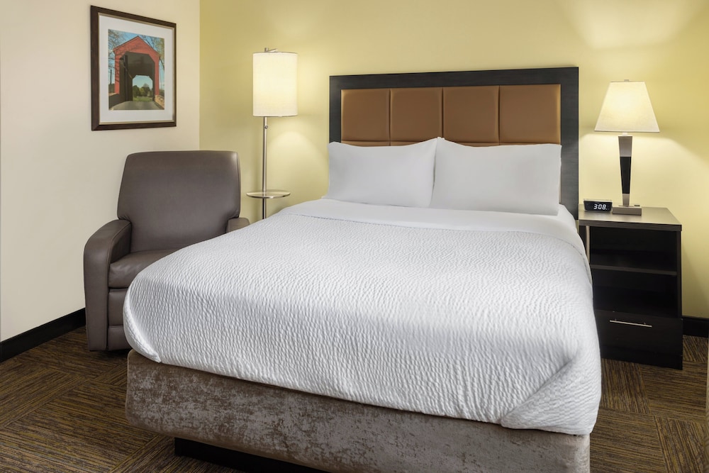 Candlewood Suites Chester Philadelphia International Airport by IHG - photo 13