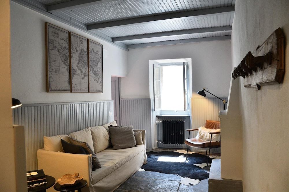 Rocks apartment Colonno — 4-Star Luxury Hotel in Colonno, Italy