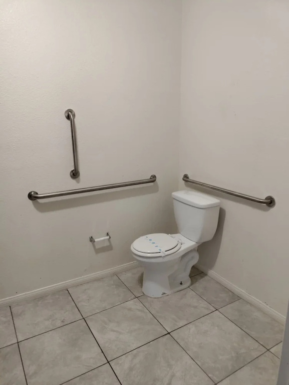 Crown Inn & Suites - photo 13