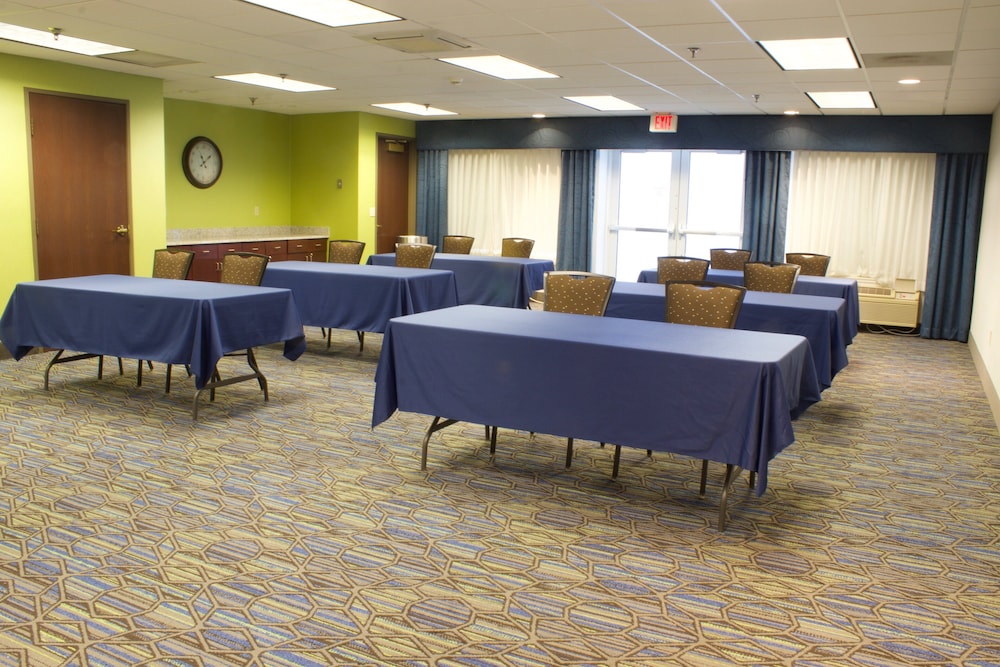 Holiday Inn Express & Suites Vadnais Heights by IHG - photo 62
