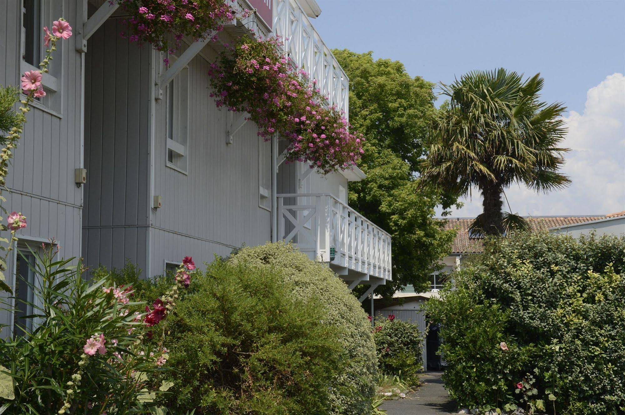 Contact H tel LR La Rochelle in La Rochelle, France