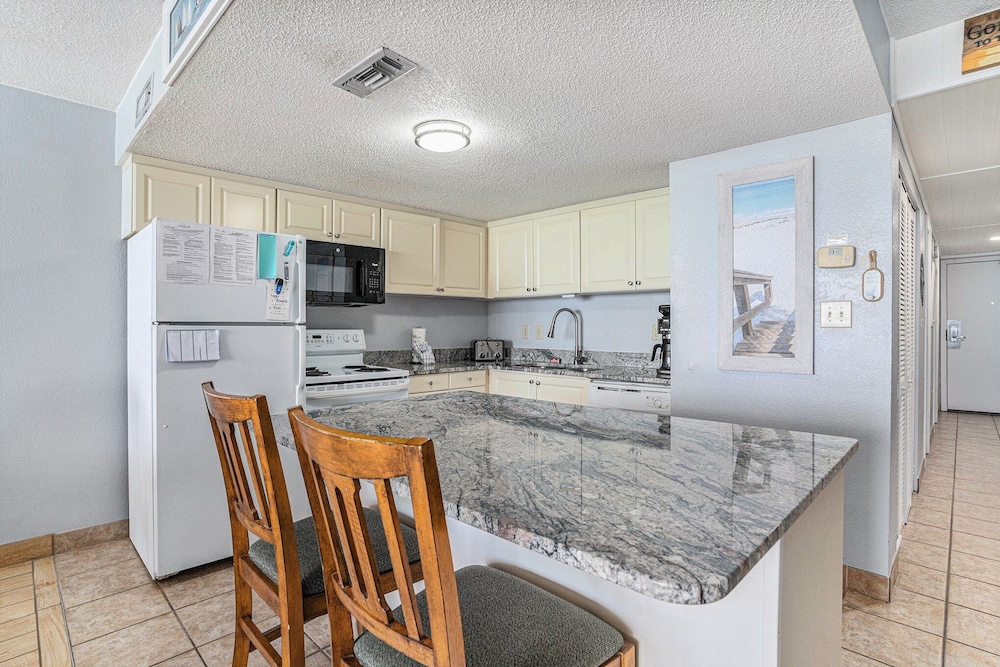1206 Waters Edge Resort 1 Bedroom Condo by RedAwning - photo 6
