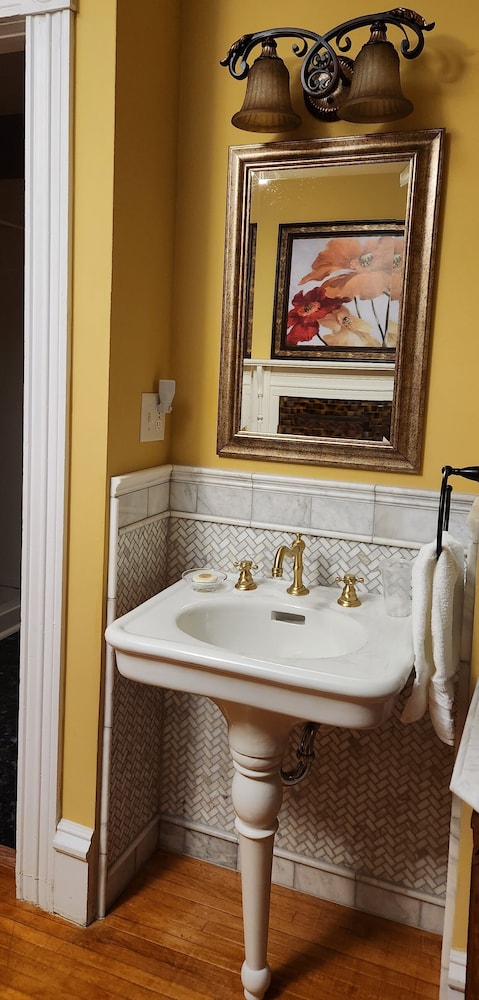 Oaklawn Inn Llc - photo 65