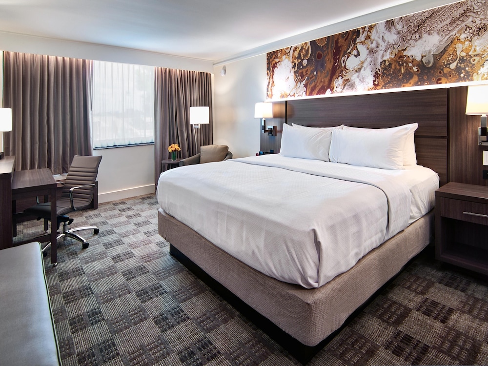 Crowne Plaza Executive Center Baton Rouge by IHG - photo 5
