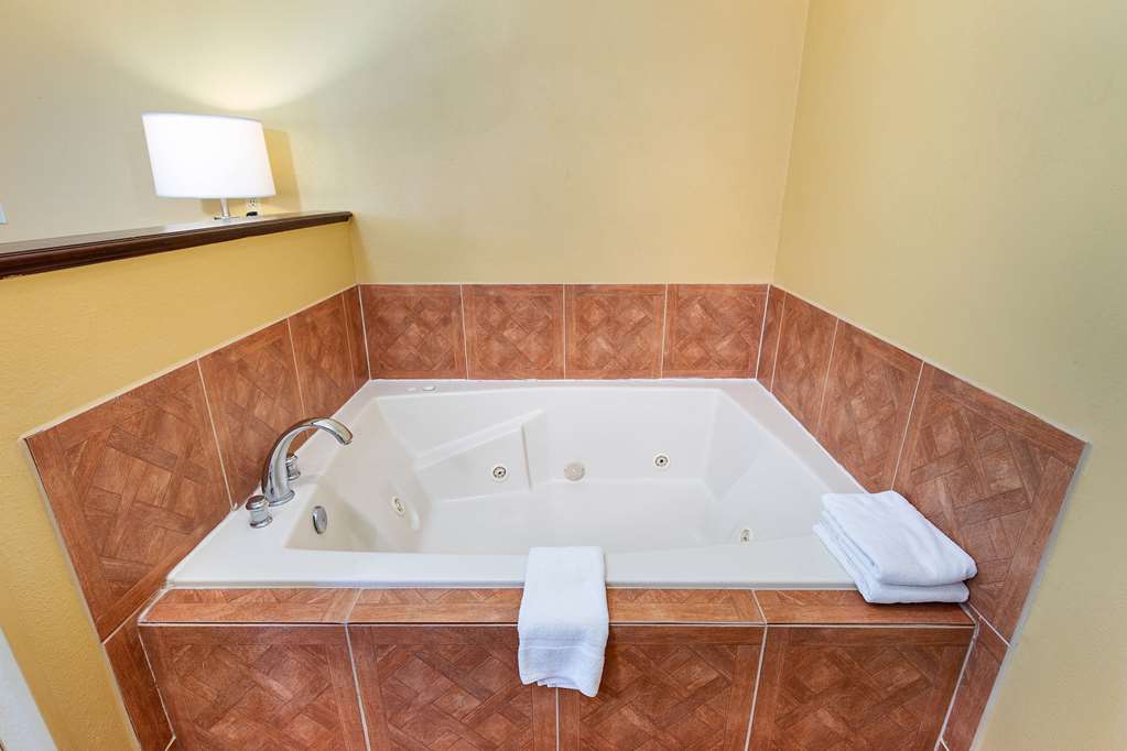 Super 8 by Wyndham Eddyville Kuttawa - photo 32