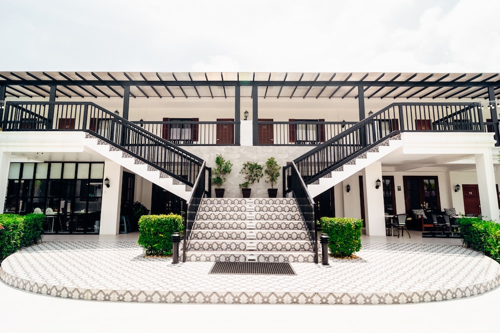 The Mansion - carbon neutral hotel in Mabalacat City