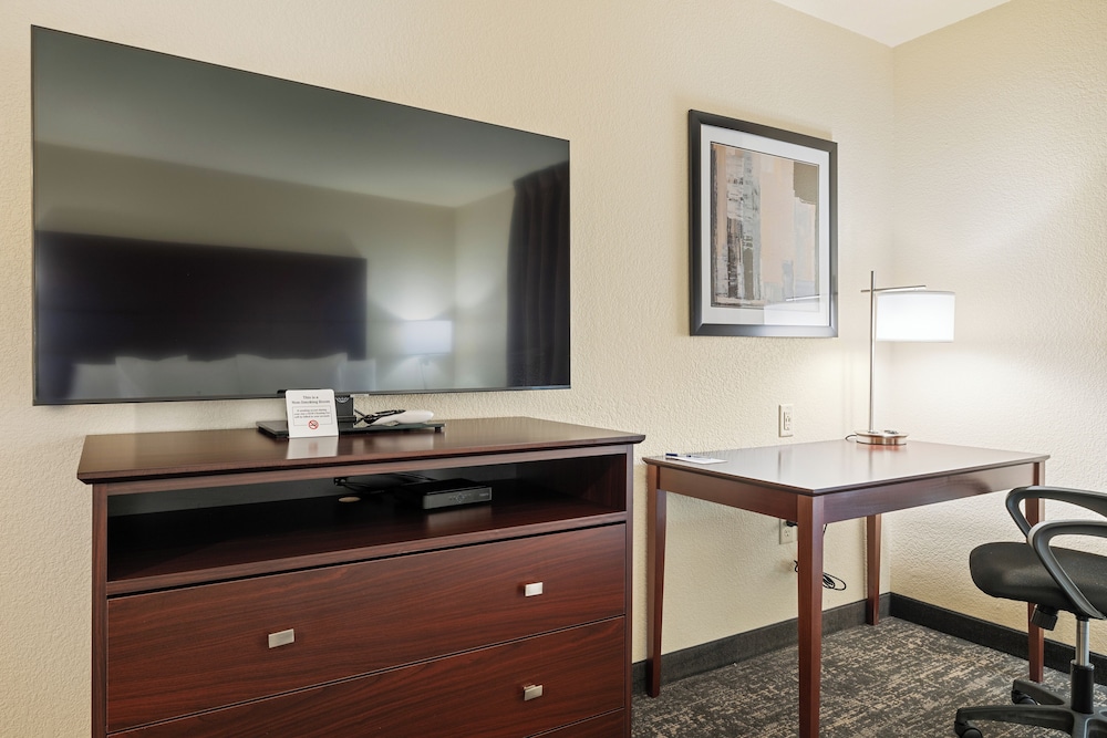 Cobblestone Hotel & Suites Alpine - photo 40