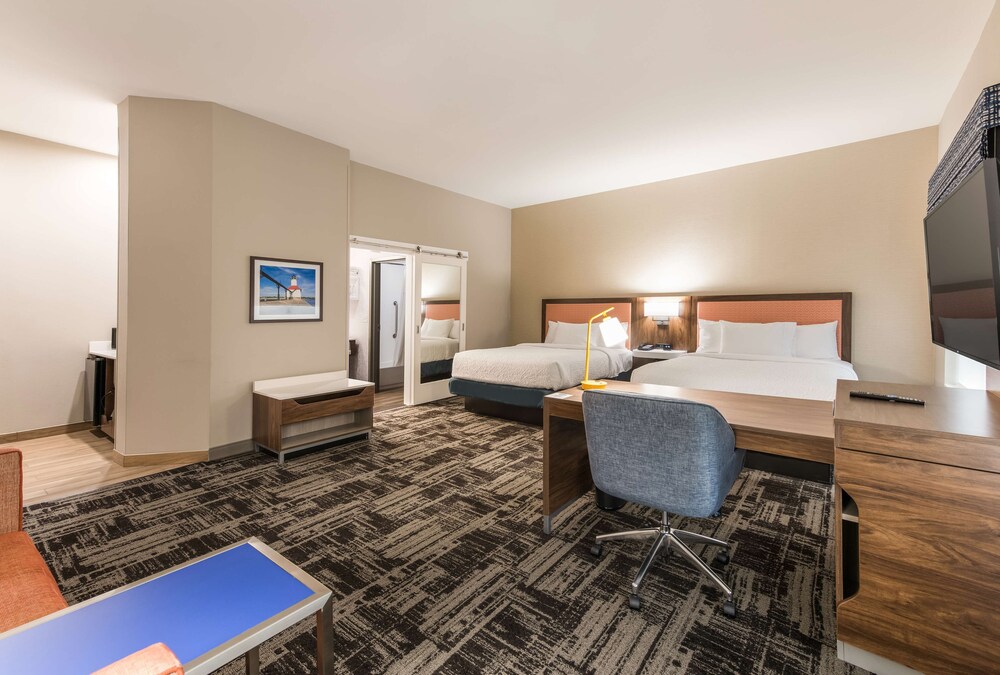 Hampton Inn & Suites Benton Harbor - photo 16
