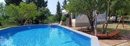 Villa Bonaluz — 4-Star Luxury Hotel in Starigrad, Croatia