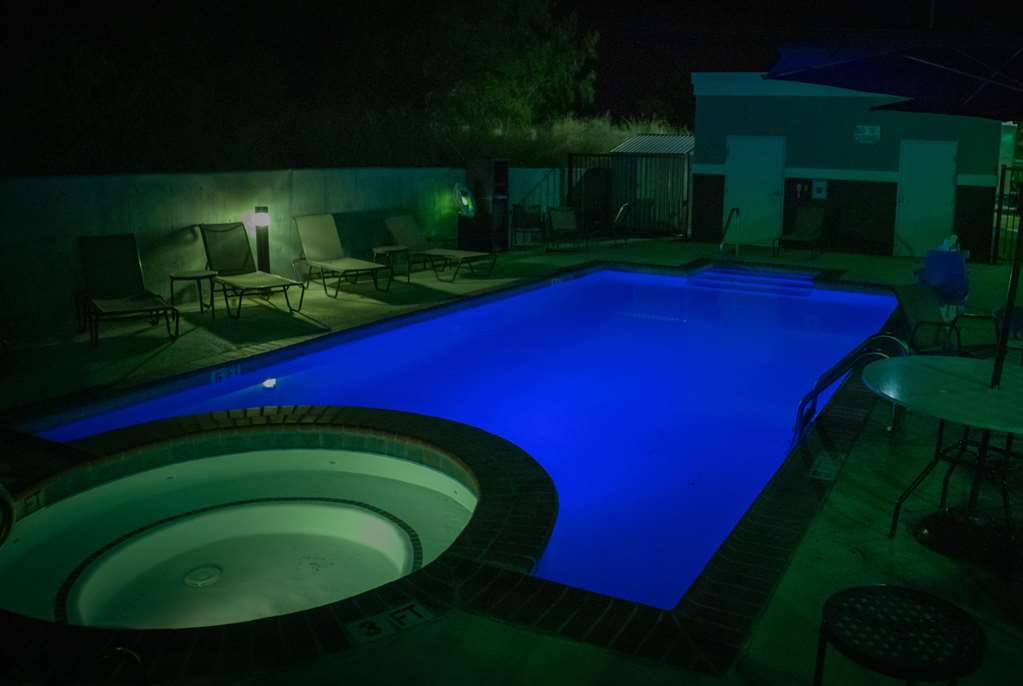 La Quinta Inn & Suites by Wyndham Karnes City Kenedy - photo 16