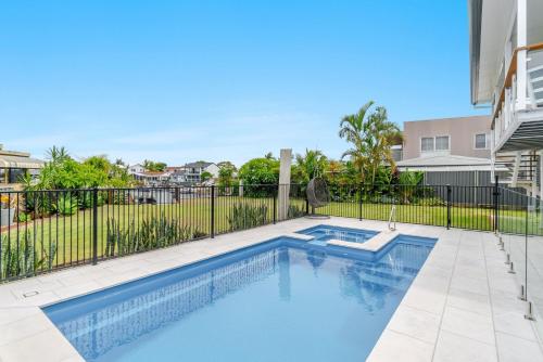 Sunset Waters Waterfront with Pool Holiday Yamba in Yamba, Australia