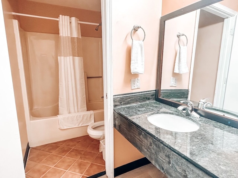 Laker Inn - photo 10