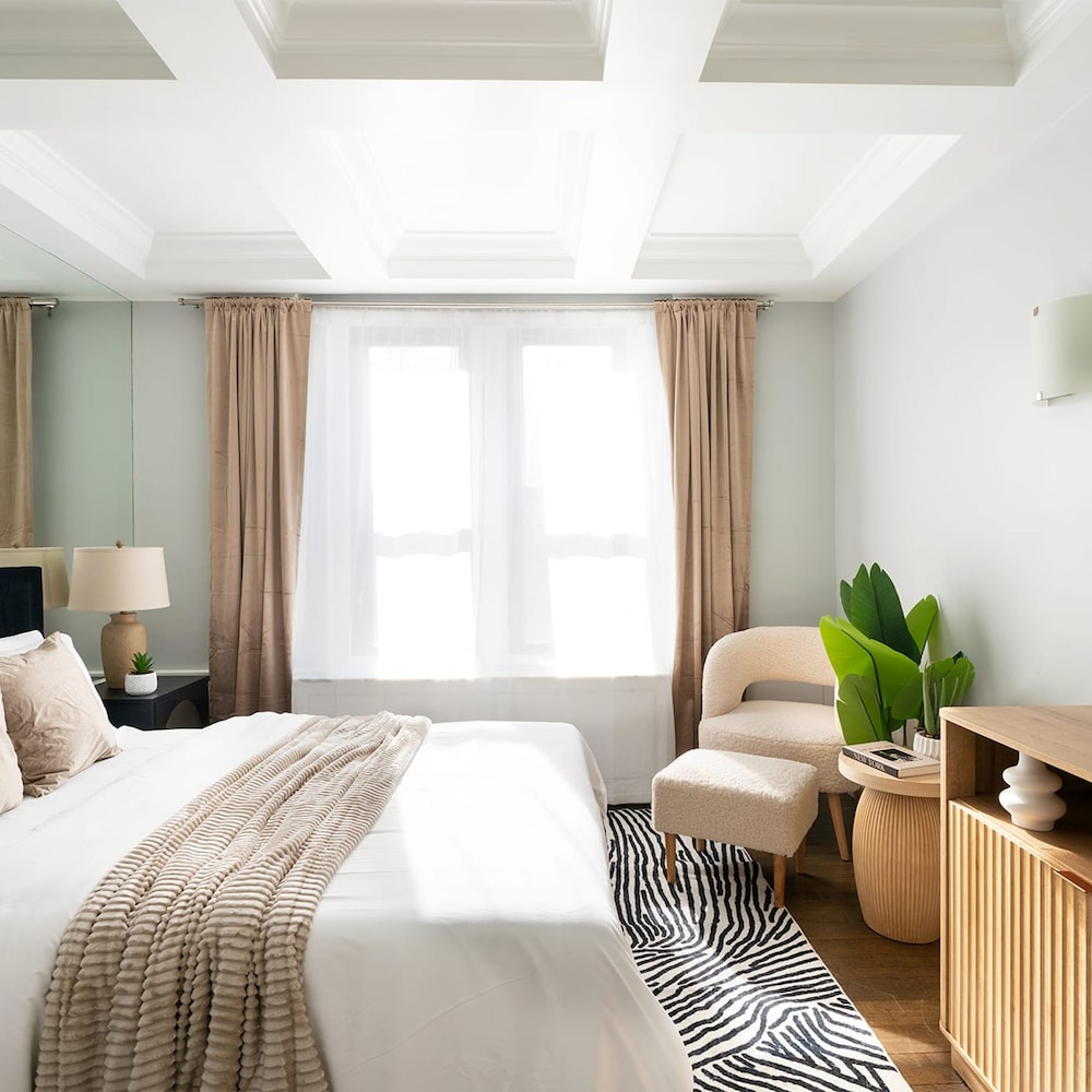 73 519 New Studio UWS Doorman Gym — 4-Star Luxury Hotel in New York City, United States