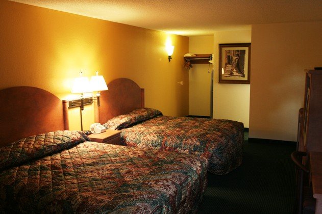 University Inn and Suites - photo 8