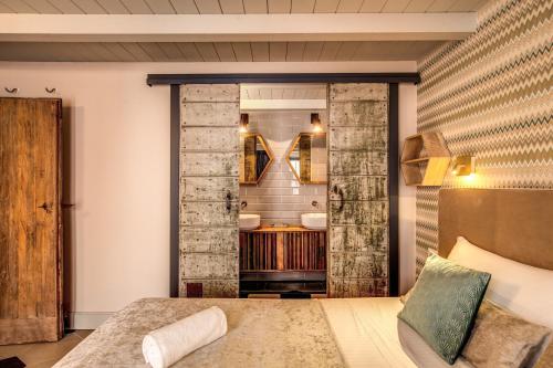 DeCharme apartment with terrace in Monti — 4-Star Luxury Hotel in Rome, Italy