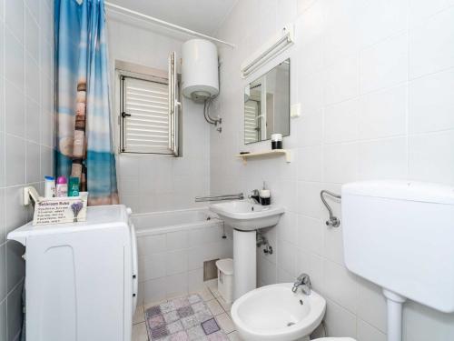 Apartment Marisol One Bedroom Apartment with Balcony and Sea View