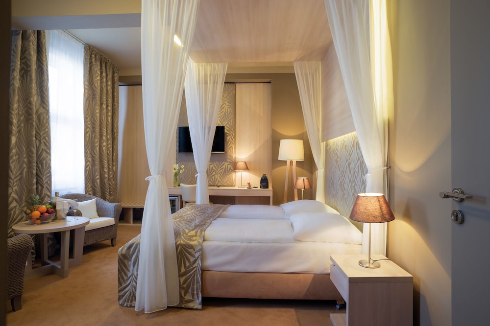 Hotel Silver Oak - carbon neutral hotel in Bilaspur