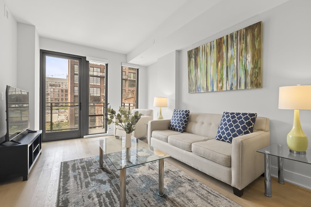 Global Luxury Suites at Tribeca - photo 44